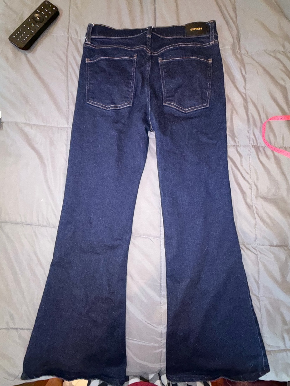 Express 70s Flare Mid Rise Dark Wash Jeans Size 6R - Picture 2 of 8